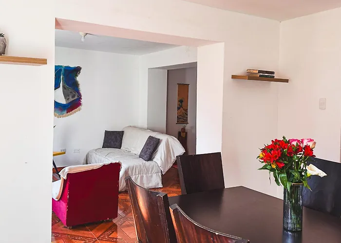 Creative In Rinconada - Private With Shared Garden & Balcony Alloggio in famiglia
