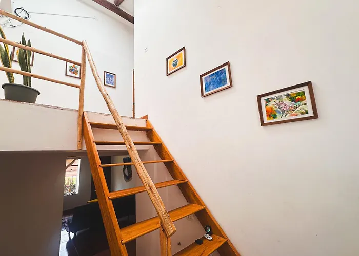 Alloggio in famiglia Creative In Rinconada - Private With Shared Garden & Balcony *