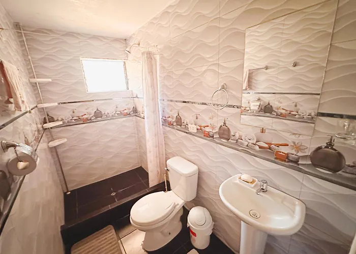 Creative In Rinconada - Private With Shared Garden & Balcony *