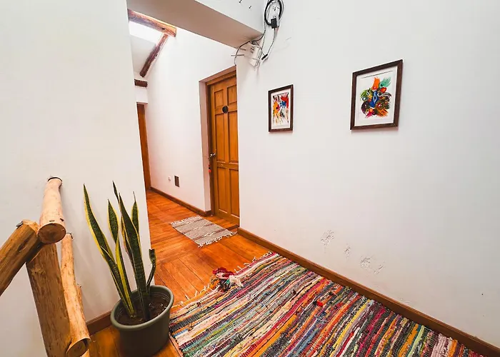 Alloggio in famiglia Creative In Rinconada - Private With Shared Garden & Balcony *