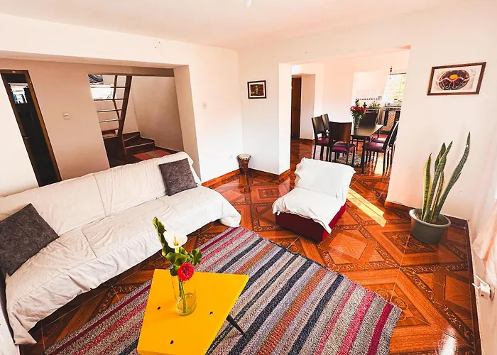Creative In Rinconada - Private With Shared Garden & Balcony *